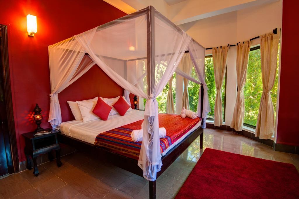 The Willow Boutique Hotel Phnompen Kültér fotó